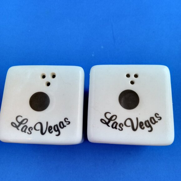 Las Vegas souvenir pair of oversized dice salt & pepper shakers - Picture 2 of 5